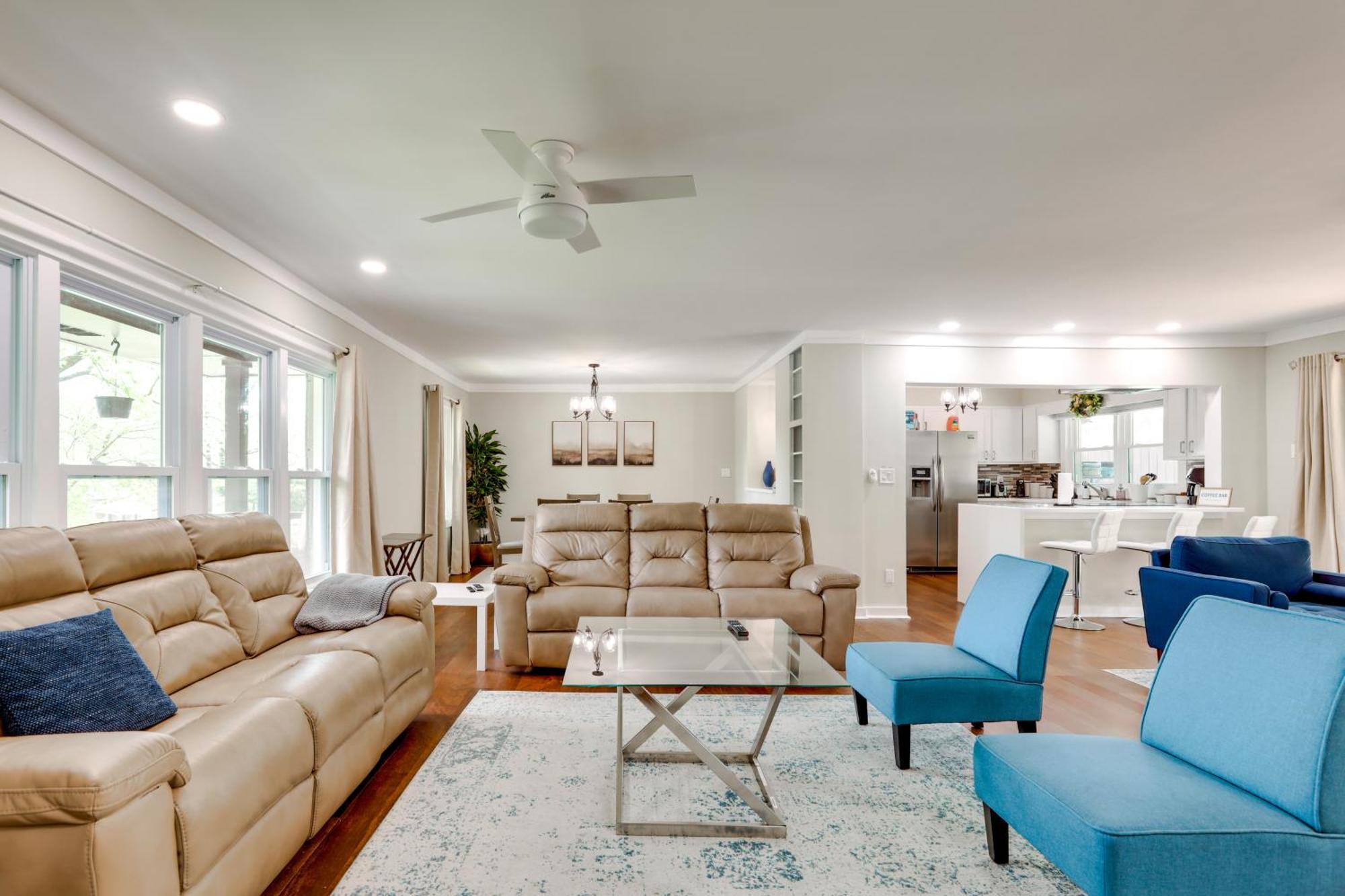 Spacious With Yard About 9 Mi To Downtown Holiday home